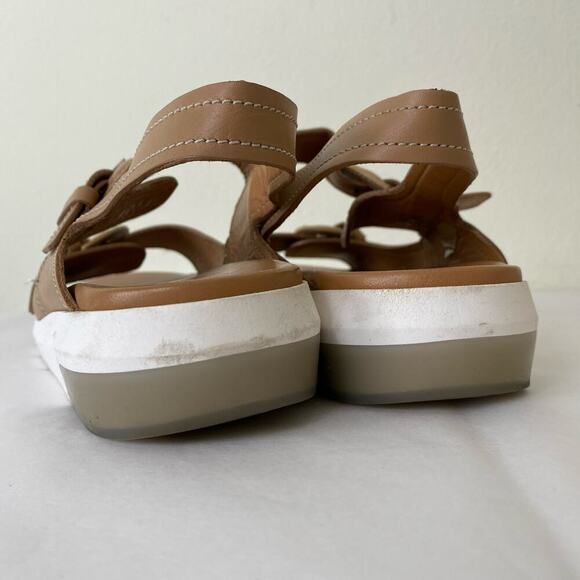 Aquatalia Sydni Nude Leather Dual Buckle Wedge Sandals Size 10 - Picture 5 of 11